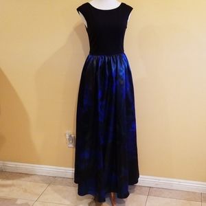 Aidan Mattox Sleveless Floral Print Ball Gown